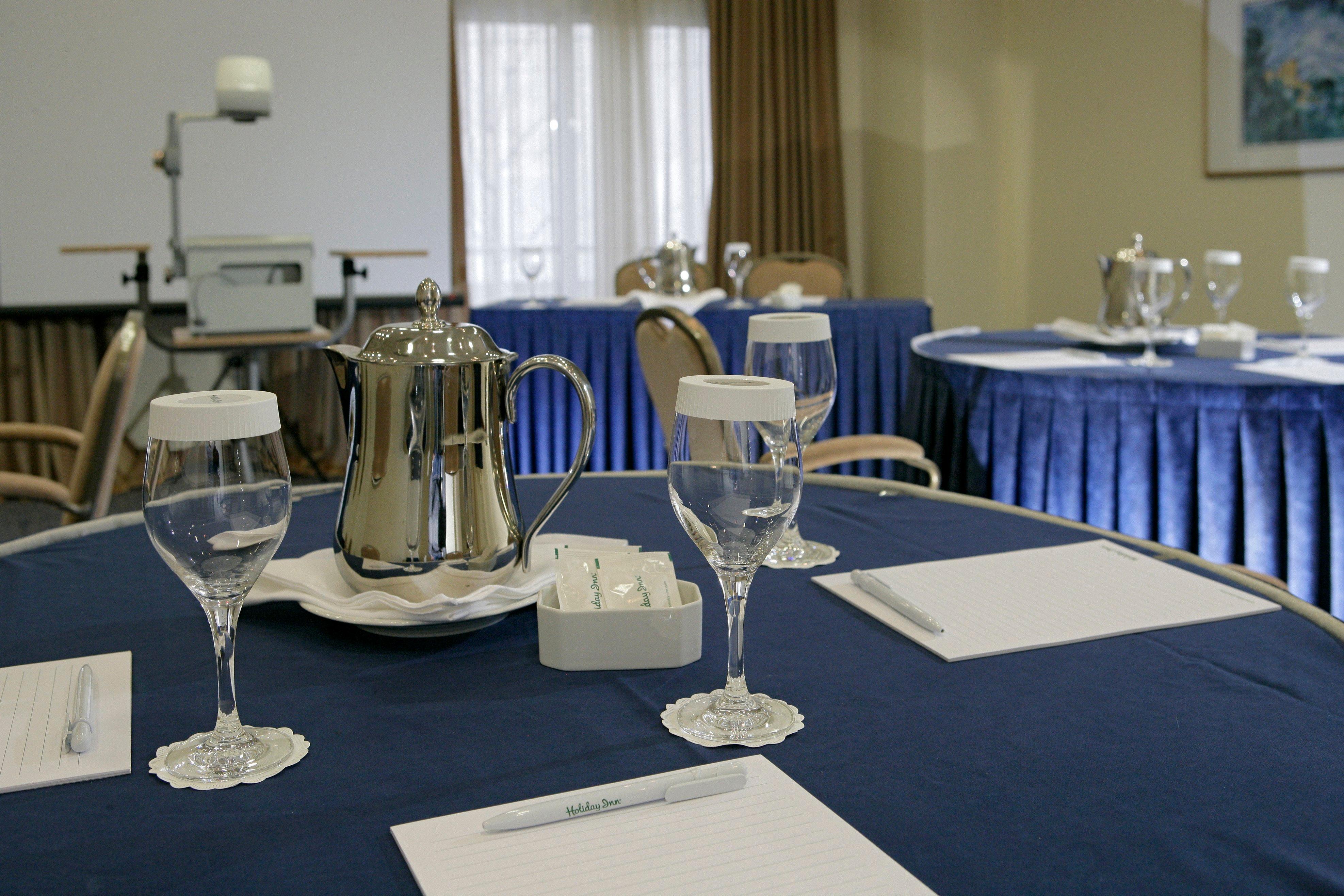 塞萨洛尼基假日酒店 外观 照片 A table set for a meeting