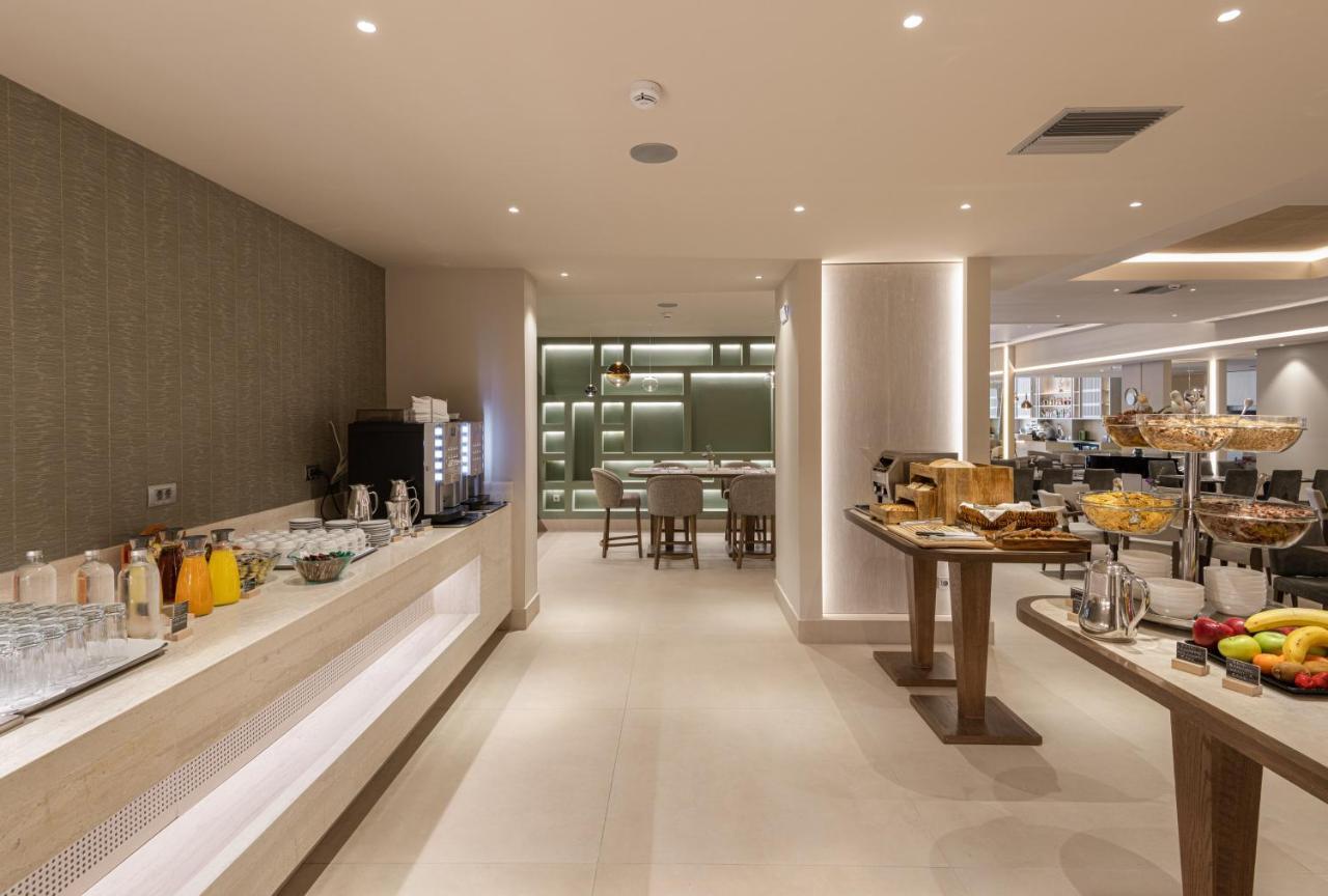 塞萨洛尼基假日酒店 外观 照片 The lounge at London Heathrow Airport