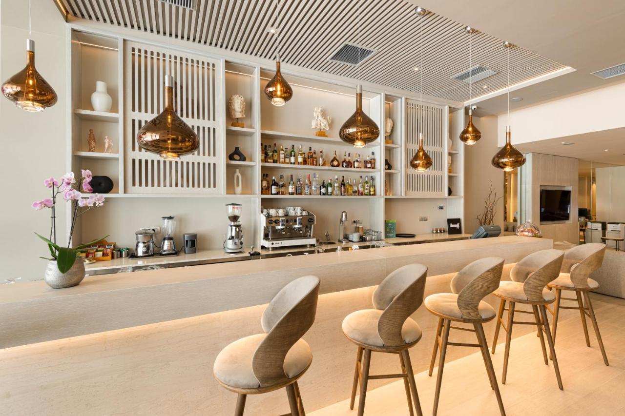 塞萨洛尼基假日酒店 外观 照片 The bar at the lounge