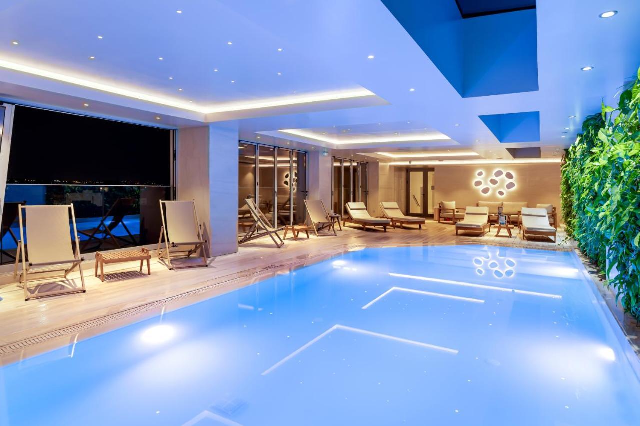塞萨洛尼基假日酒店 外观 照片 The pool at the hotel
