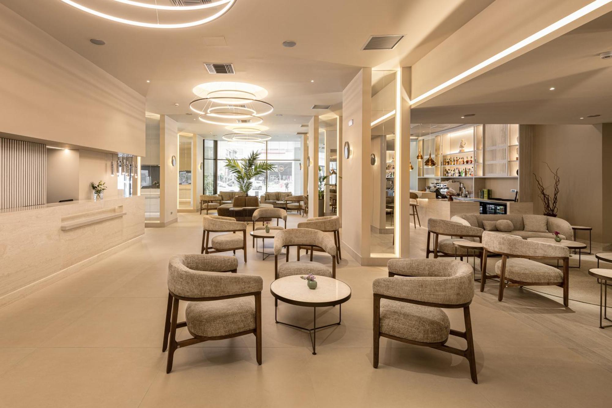塞萨洛尼基假日酒店 外观 照片 The lobby of the hotel